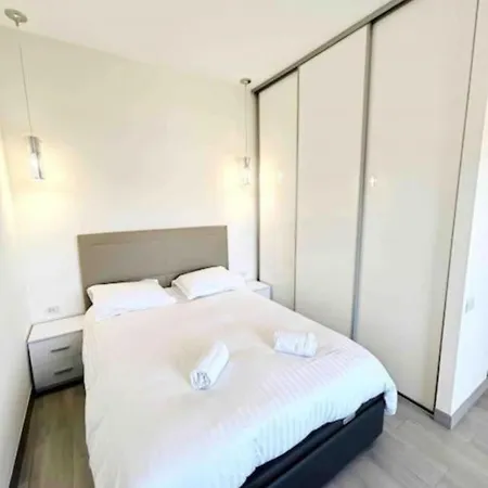 Il Gioiello : 2 Pers, Clim, Piscine, Parking Daire *