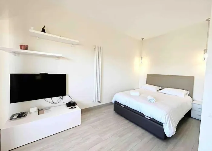 Il Gioiello : 2 Pers, Clim, Piscine, Parking Lejlighed Antibes